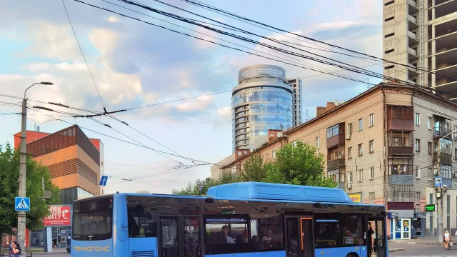 Автобус 141 у Дніпрі: маршрут від вулиці Михайла Лояна до площі Вокзальної