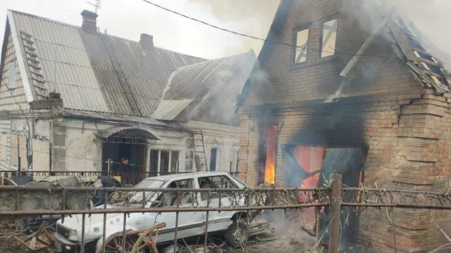 Трьох цивільних поранено після атак на Дніпропетровщині